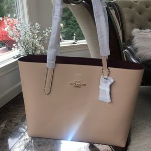 avenue tote coach